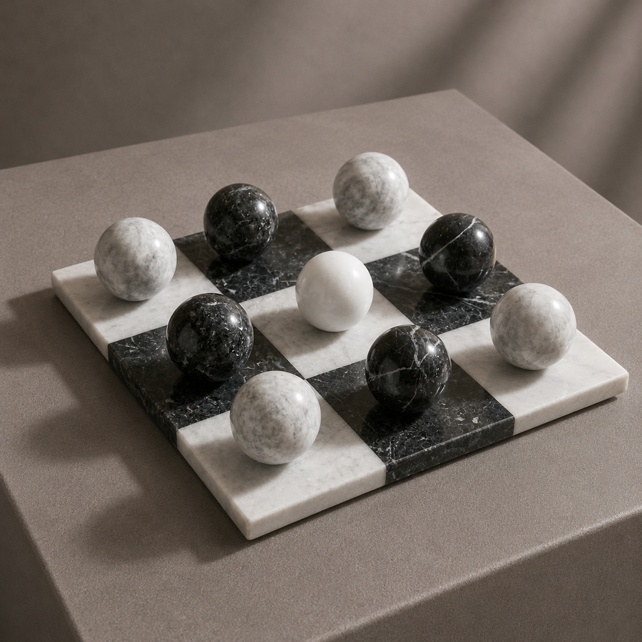 Black and white marble spheres close-up on tic tac toe board — Stone & Game
