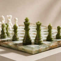 Close-up of green onyx marble chess king and queen — Stone & Game